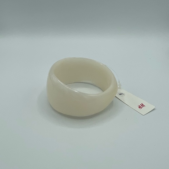 NWT H&M L/XL Ivory Lucite Bangle - Picture 4 of 8